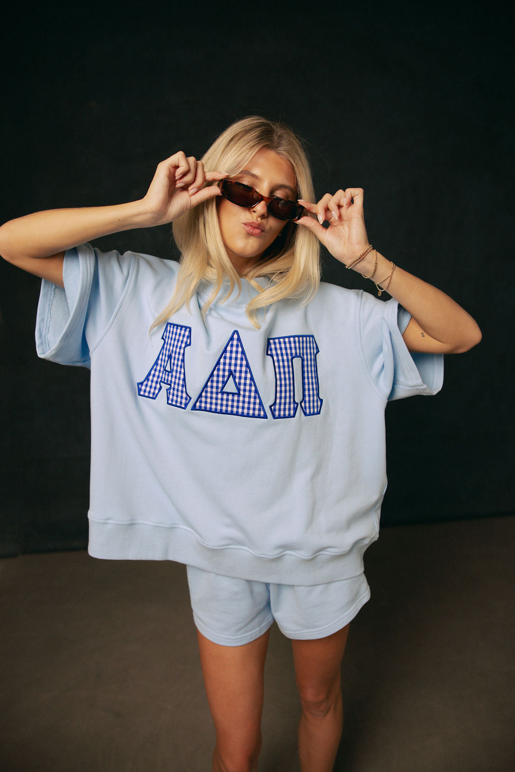 Alpha Delta Pi 60s スウェット ライトブルー GREEK Alpha Delta Pi Mockneck - Diamond Blue – cocolillys